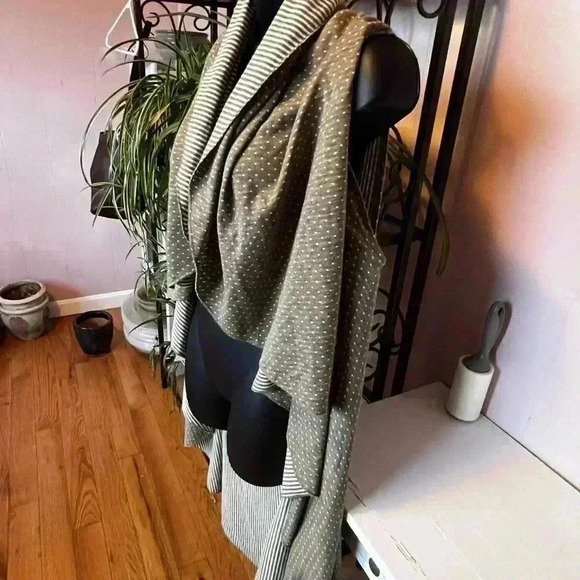 Reversible Sleeveless High-low Cardigan Stripes or Dots Khaki One Size Fits All - Picture 5 of 5